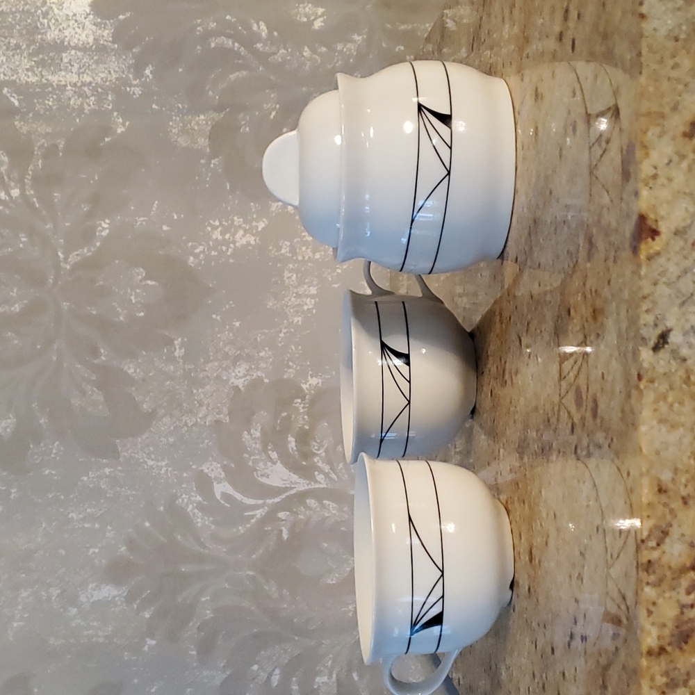 Danesco porcelaine de pologne cups and sugar bowl